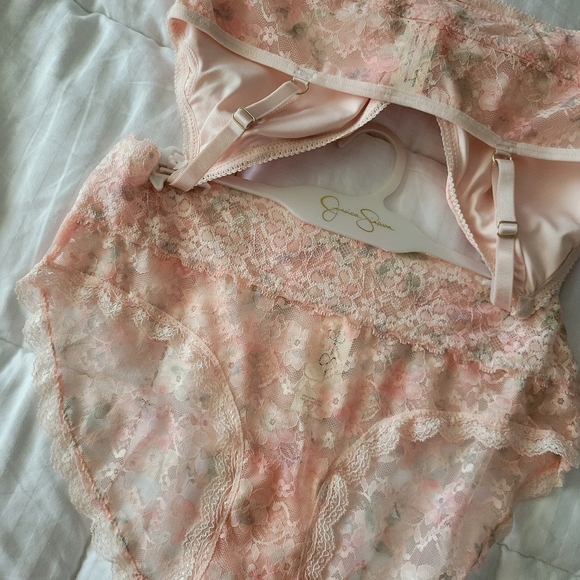 JESSICA SIMPSON BRAND NEW 2 PIECE BRALETTE WITH FLIRTY HIPSTER SIZE S - Picture 4 of 6